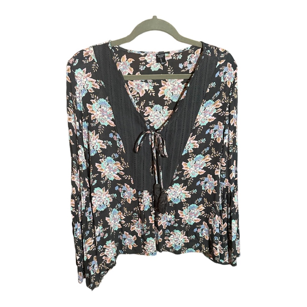 VOLCOM beautiful gray & vibrant floral design soft long sleeve tie tassel front